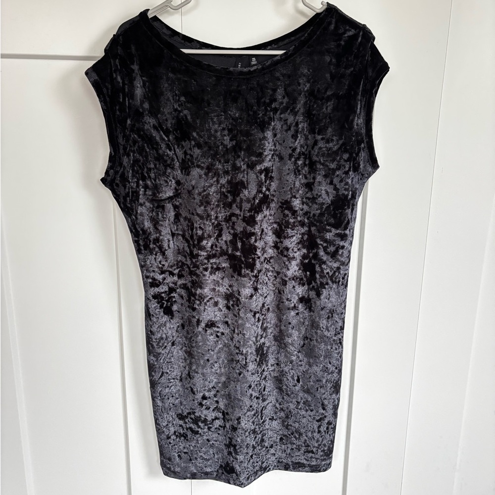 Knot Sisters Black Fitted Cap Sleeve Tunic